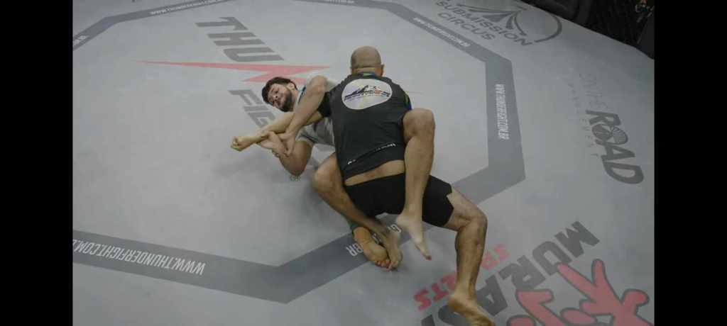 Gabriel Souza conquista mundial No-Gi, finaliza na Copa Thunder e recebe faixa-marrom de lenda do&nbsp;UFC