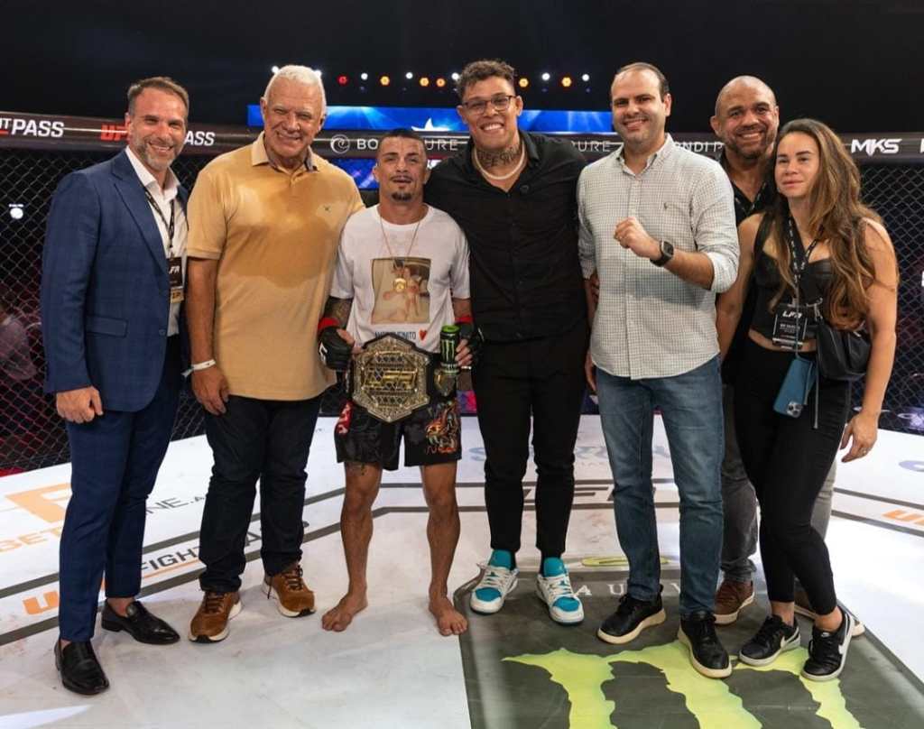LFA 205: Vinicius Pires finaliza Lionel Abojer no 3° round e conquista cinturão peso-galo; confira os&nbsp;resultados