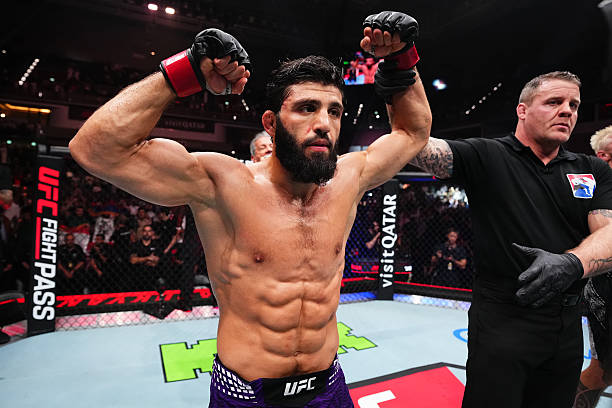 UFC Qatar: Arman Tsarukyan finaliza Dan Hooker no 2° round em Doha; confira resultados&nbsp;completos